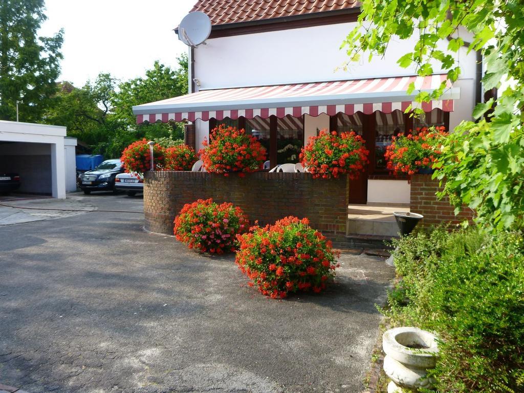 Hotel-Pension Stoeber Йевер Экстерьер фото
